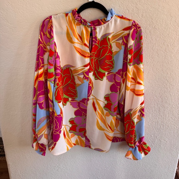 Beautiful Colorful Floral Top with ruffle collar - Picture 4 of 4